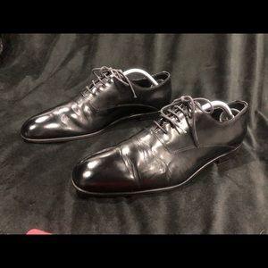 - Prada Dress Shoes Patent Leather 8.5 (shows 6.5 for overseas size)
